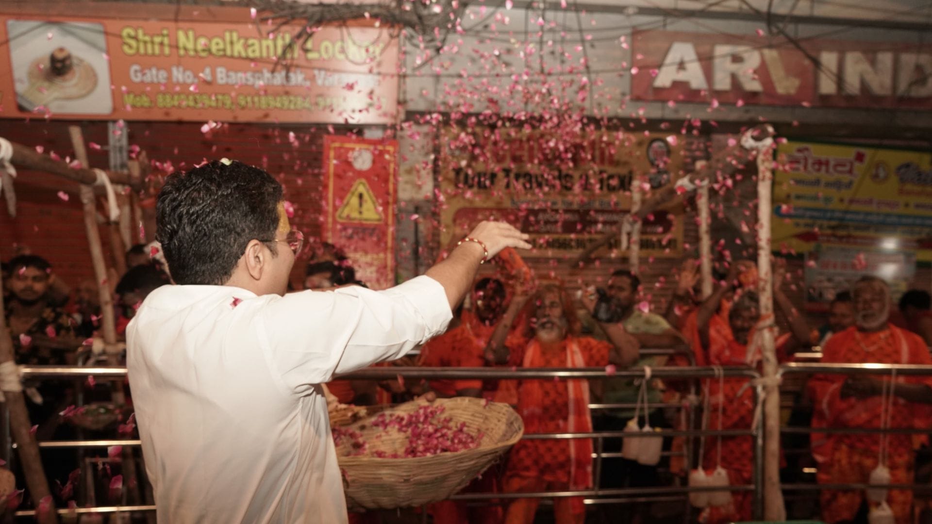 Sawan Somwar last sea of devotees surged into Kashi Vishwanath Dham adorned with Rudraksha and flowers