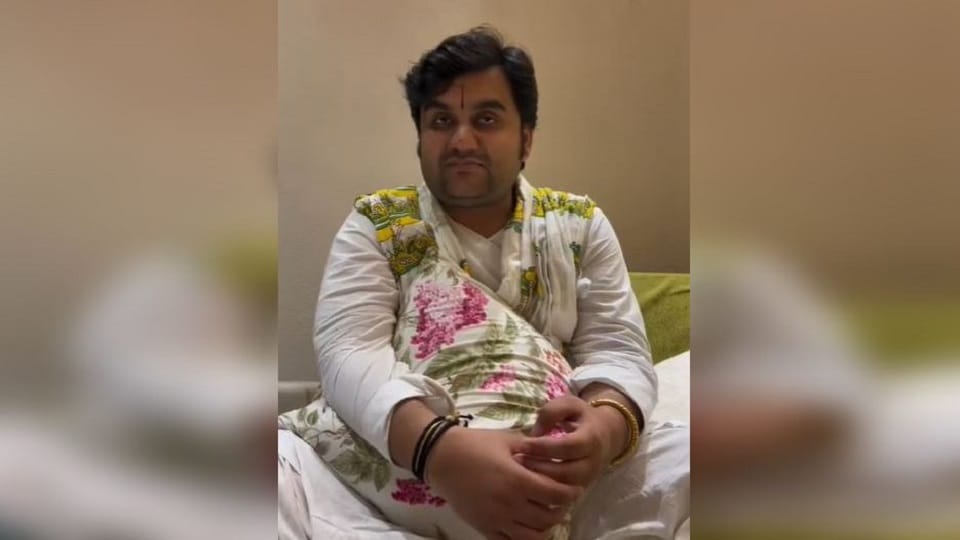Viral video of narrator Indresh Upadhyay appeal to make Braj free of meat and alcohol
