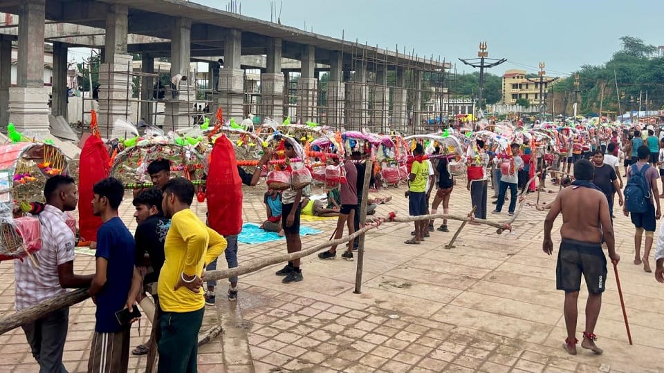 Devotees Carry Elderly Parents in Kanwar Yatra