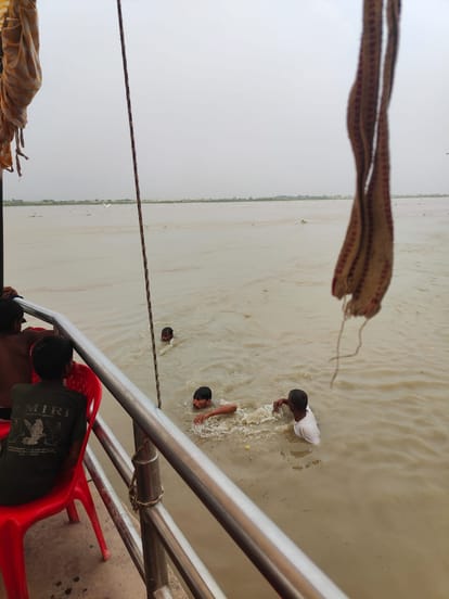 24-Year-Old Youth Drowns While Bathing in Ganga