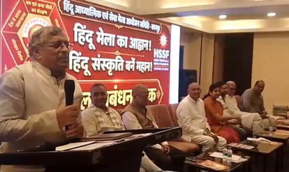 मंच से बोलते डॉ. गुरु मूर्ति