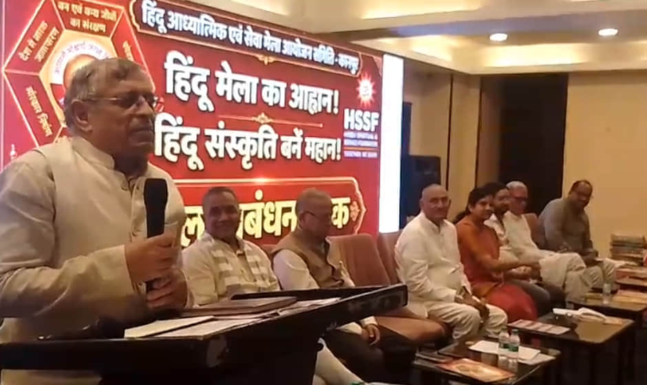 मंच से बोलते डॉ. गुरु मूर्ति