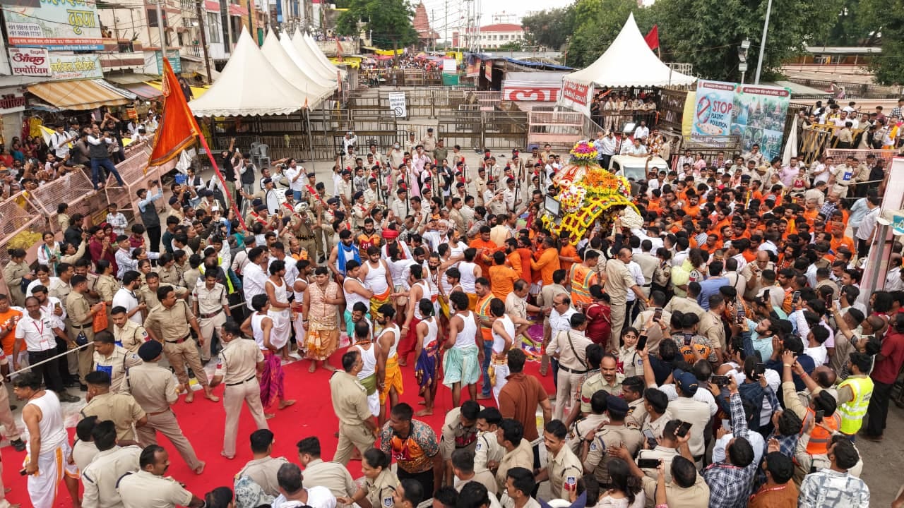 7.5 Lakh Devotees Throng Ujjain as Lord Mahakal Blesses Realm in 4 Divine Forms