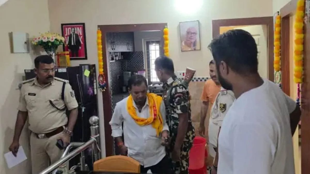 Bihar: औरंगाबाद में चोरों का आतंक, कांग्रेस प्रदेश अध्यक्ष के घर समेत 4 मकानों में चोरी; CCTV में कैद हुए चोर