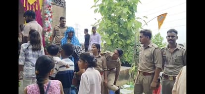 मंदिर में तैनात पुलिसबल