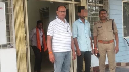 पुलिस गिरफ्त में आरोपी