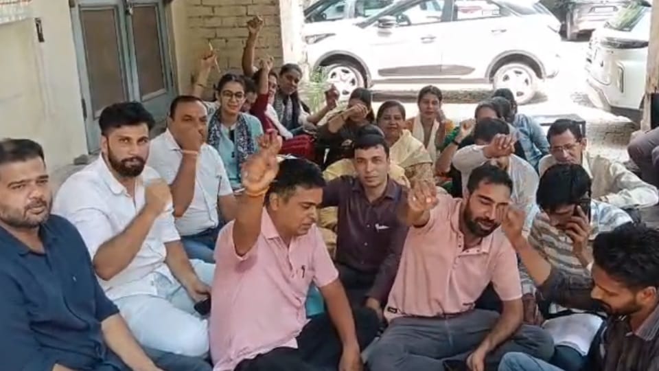 Patwaris and Kanungos in Haryana stage sit-in warn of an indefinite strike starting August 26