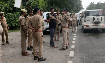 पांच गाड़ियां आपस में टकराईं।