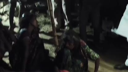 रोती-बिलखती महिलाएं