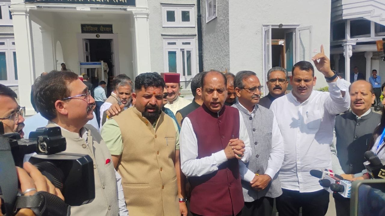 सत्ता पक्ष और विपक्ष के बीच वंदे मातरम विवाद को लेकर बढ़ा सियासी तापमान।