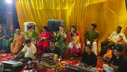 Immense enthusiasm was witnessed at Bhajan Sandhya held at Gomti Green in Lucknow