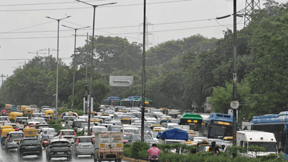 Delhi Airport total 14 flight diverted due to heavy rain in Delhi-NCR