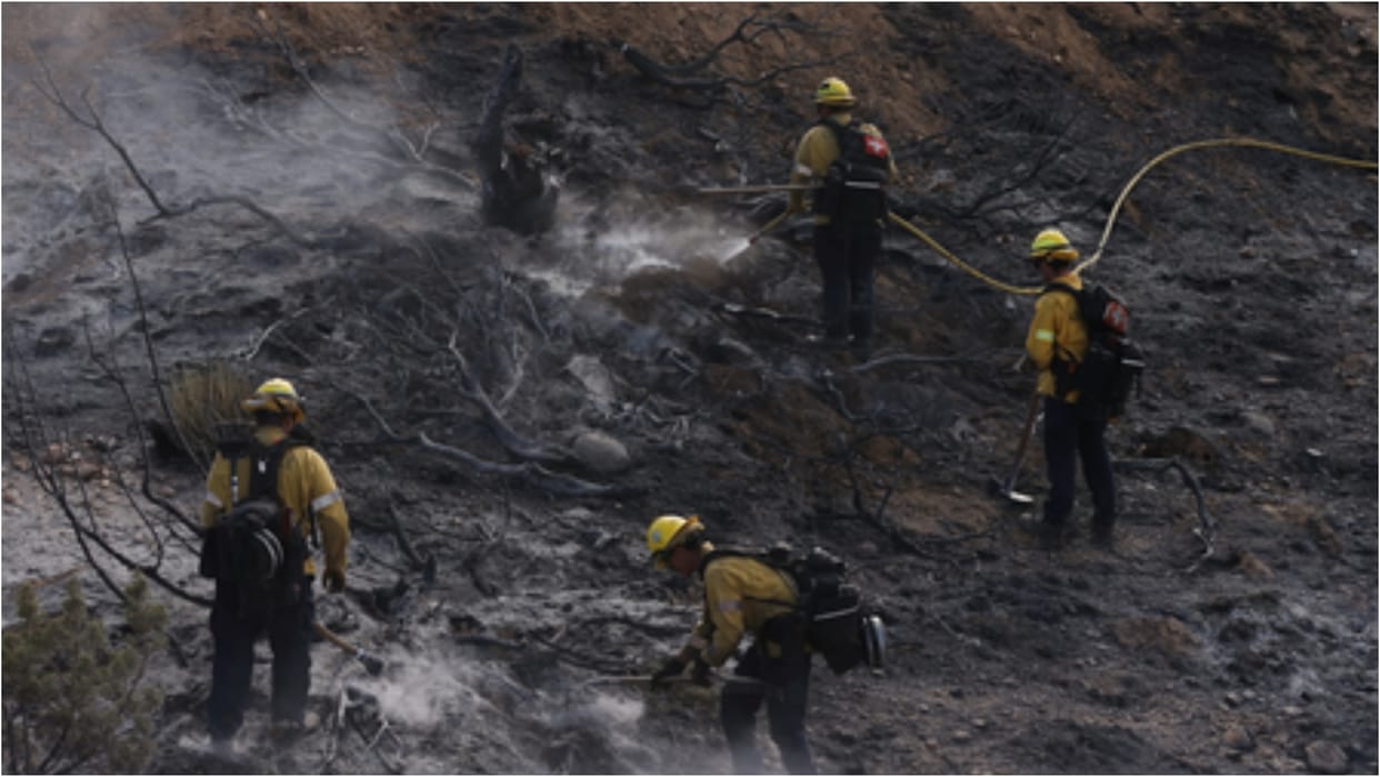 US nevada california border wildfire thousand evacuate