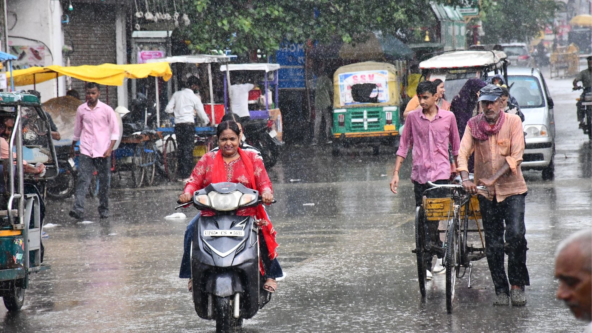 Varanasi weather rain forecast 44.5 mm of rain at 4 PM temperature dropped by 7 degrees in an hour and half.