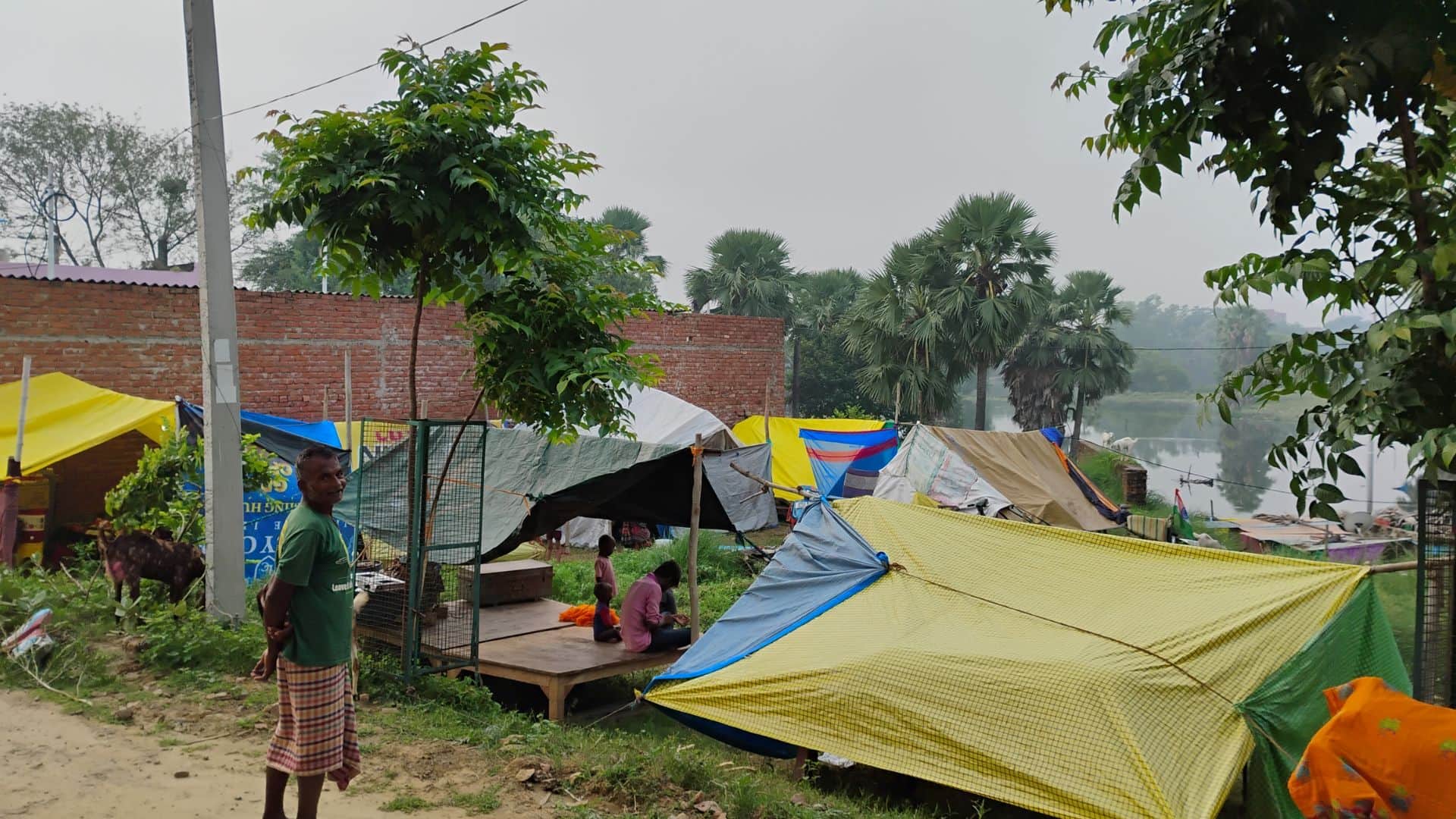 Floods in Varanasi: People stranded waiting for aid in tents cremation services facing difficulties