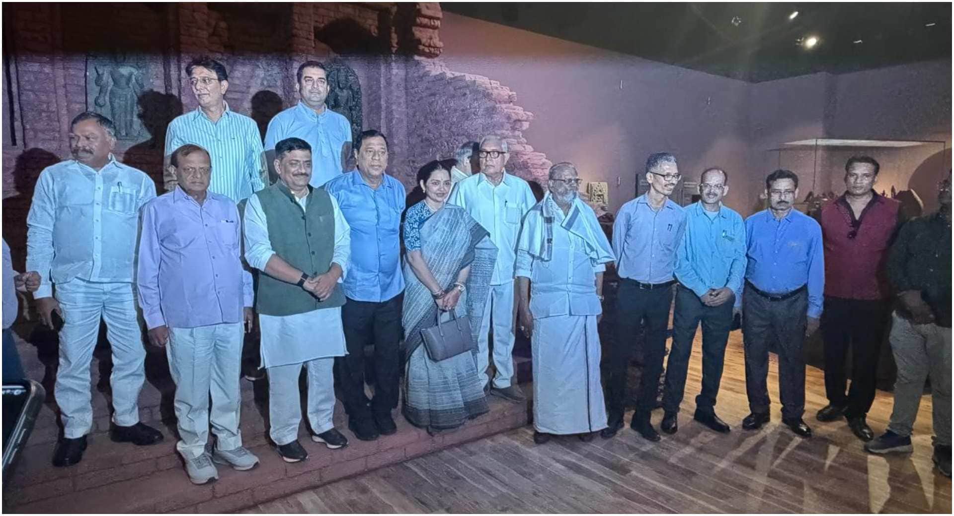 18 सांसदों ने बिहार म्यूजियम और खुदा बख्श लाइब्रेरी का भ्रमण किया