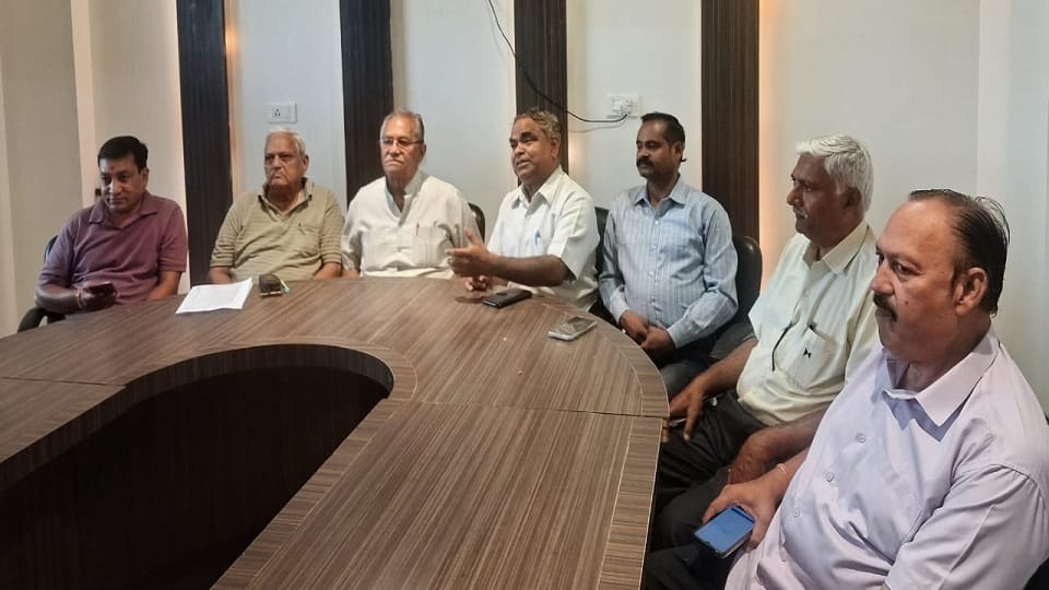 अग्रबंधुओं के नाम पर डेढ़ करोड़ का चंदा घोटाला?