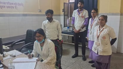 अल्ट्रासाउंड कक्ष में कर्मी थे लेकिन रेडियोलॉजिस्ट नहीं