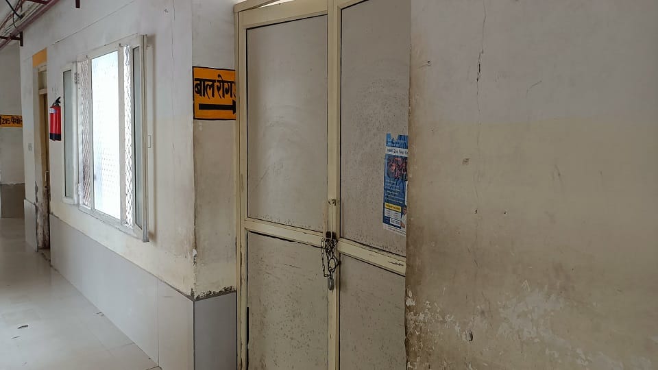 SN Medical College Vacates Emergency First Floor After Child Dies in Plaster Collapse