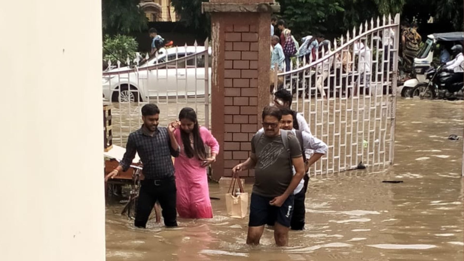 Heavy rain in Varanasi led to waterlogging at BHU Hospital and on city roads