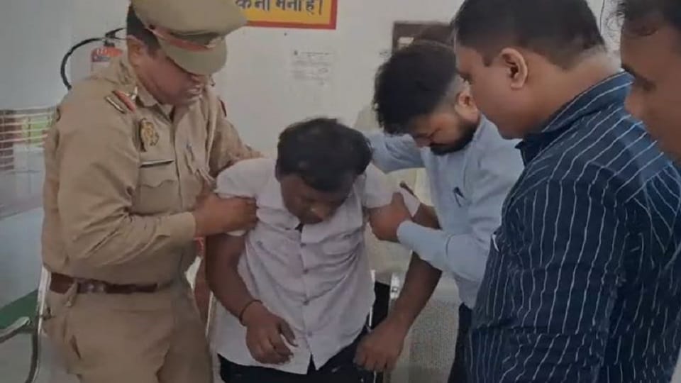 young man fainted in Hathas DM office