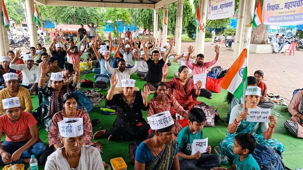 चयनित शिक्षकों का विरोध प्रदर्शन