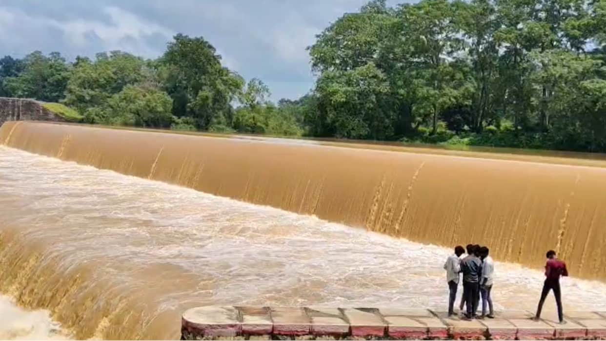 Sonbhadra Four gates of Nagwa Dam opened 3,245 cusecs of water released
