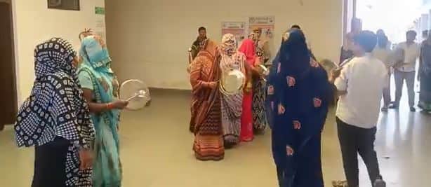 Women Protest by Beating Plates at Govardhan Tehsil
