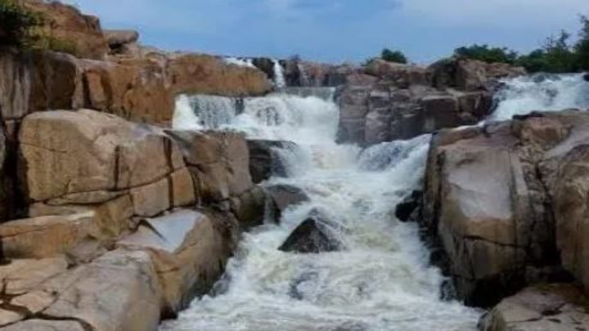 देवपहरी जलप्रपात
