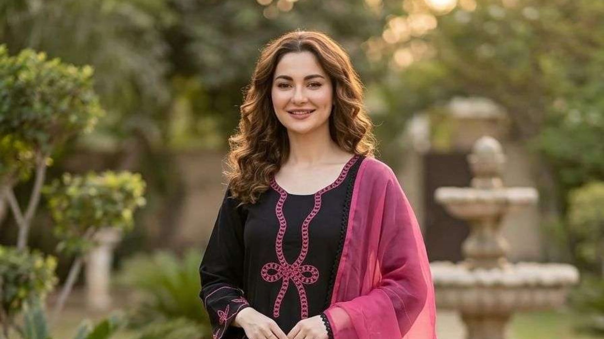 Hania Aamir video goes viral users say she drunk but fans defend her on social media