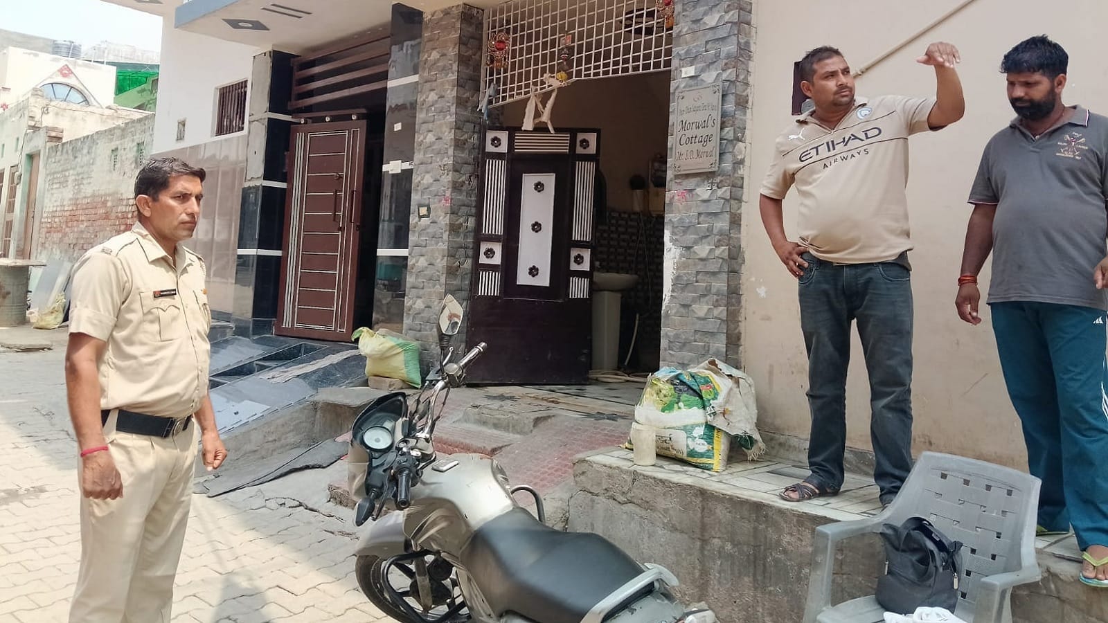 हिसार में फायरिंग की घटना के बाद मौके पर पहुंची पुलिस