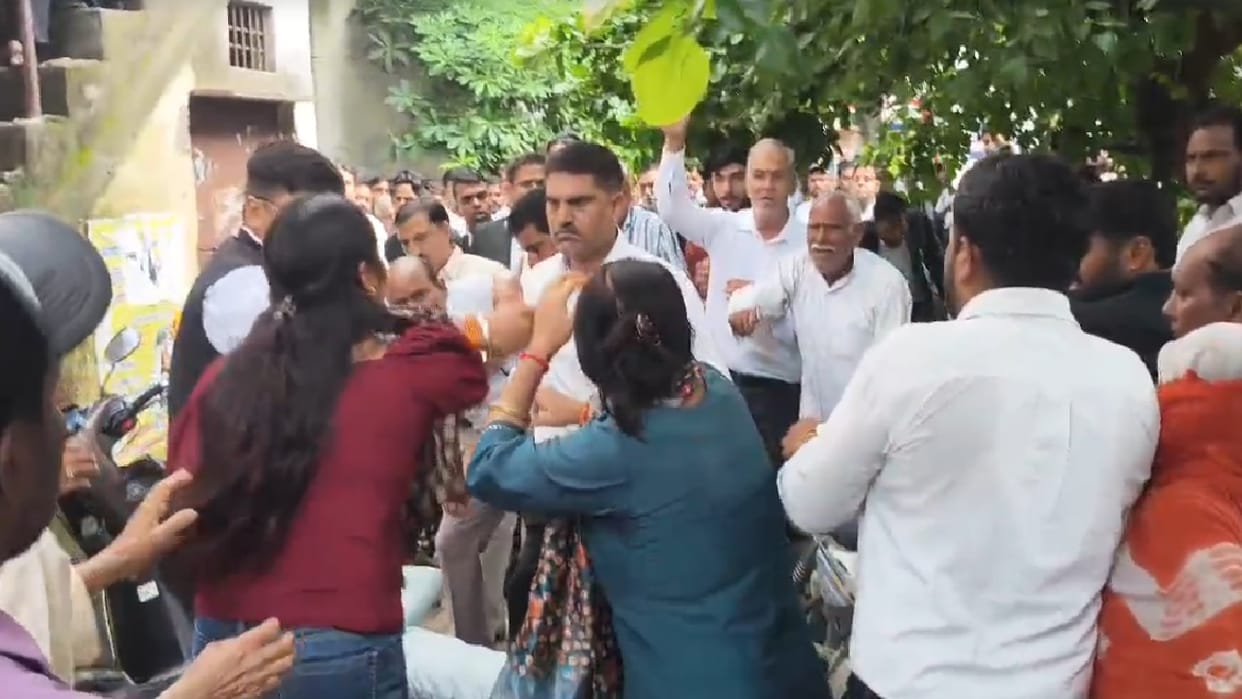 Viral Video Groom s side assaults others at court