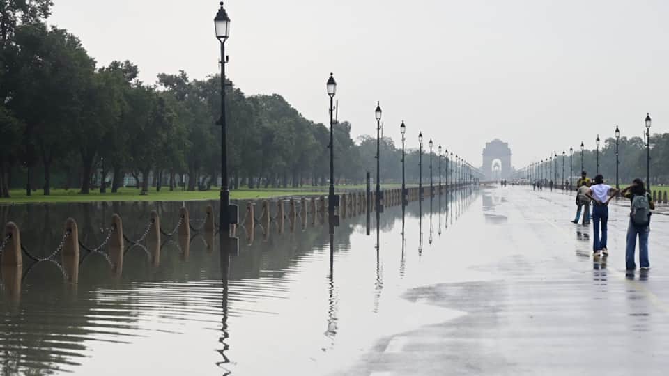 Heavy rain in Delhi-Gurugram: Waterlogging traffic jams in several areas schools closed and work-from-home