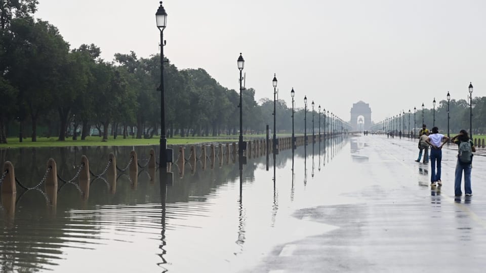 Heavy rain in Delhi-Gurugram: Waterlogging traffic jams in several areas schools closed and work-from-home