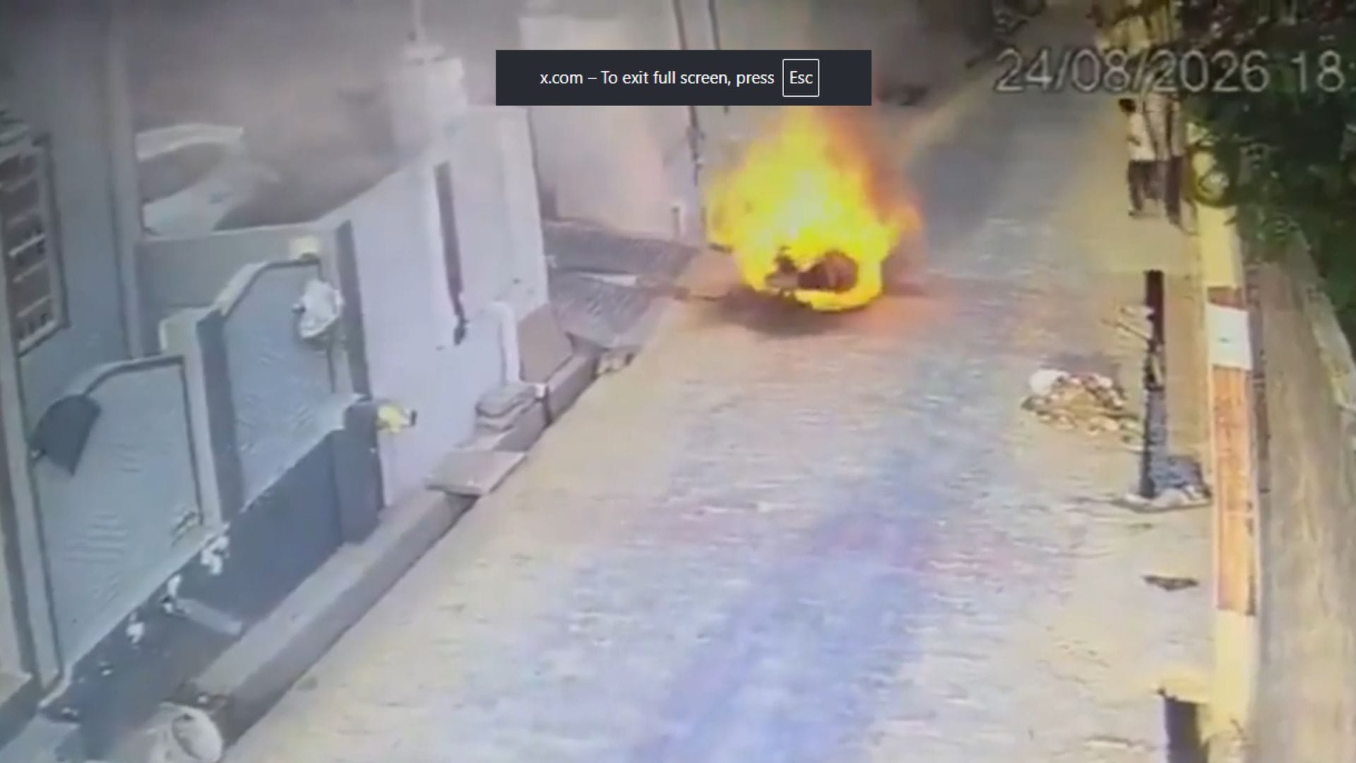 Why Are Electric Scooter Explosion Incidents Rising? Know Which Negligence Can Cost You Dearly in hindi
