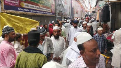 Urs-e-Sharafati concludes with the Kul ritual pilgrims gathered to pray for peace and harmony in Bareilly