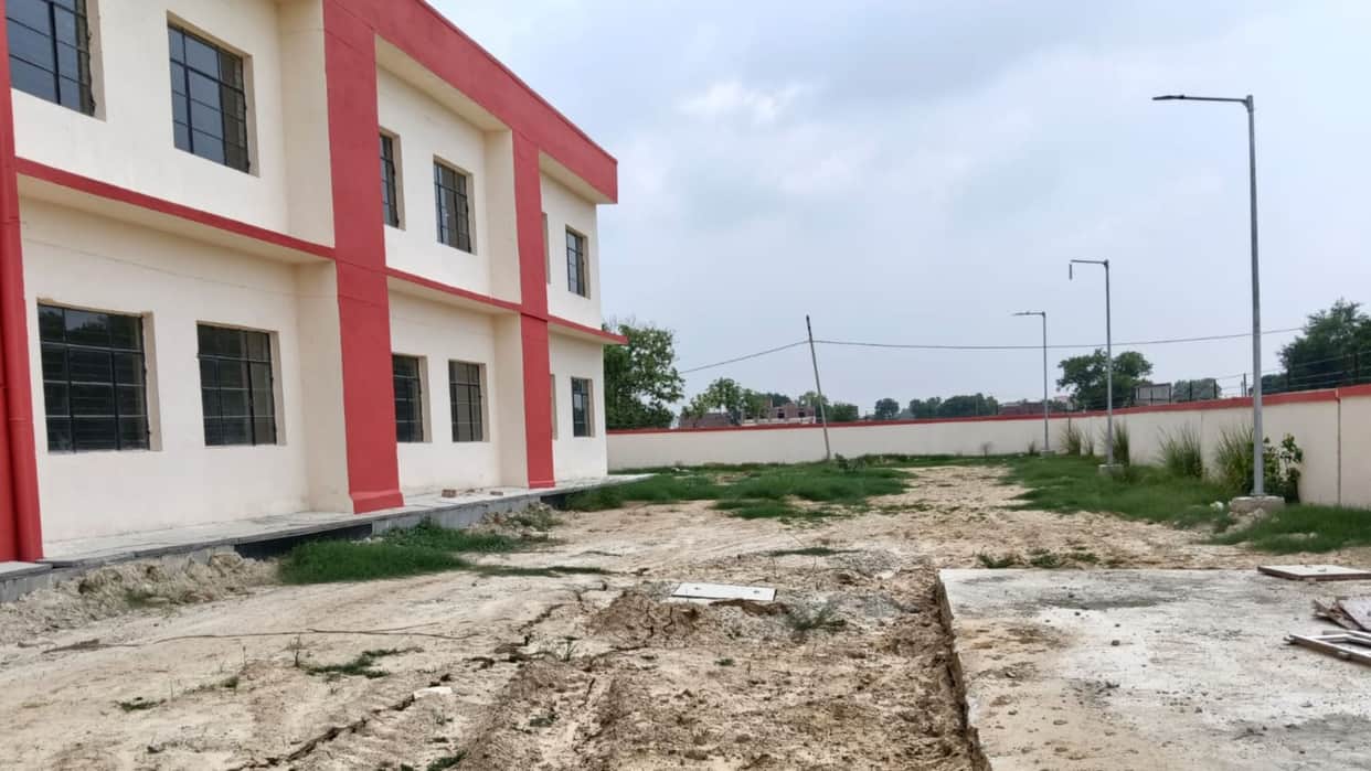 Kendriya Vidyalaya 4 varanasi ₹8-crore building 21 construction flaws handover process  agency and school