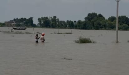 bhojpur-barhara-ganga-flood-water-level-danger-mark-villages-affected