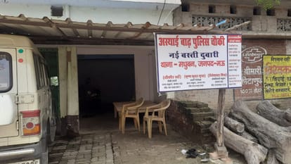 मऊ में नई बस्ती दुबारी में बनी बाढ़ चौकी।