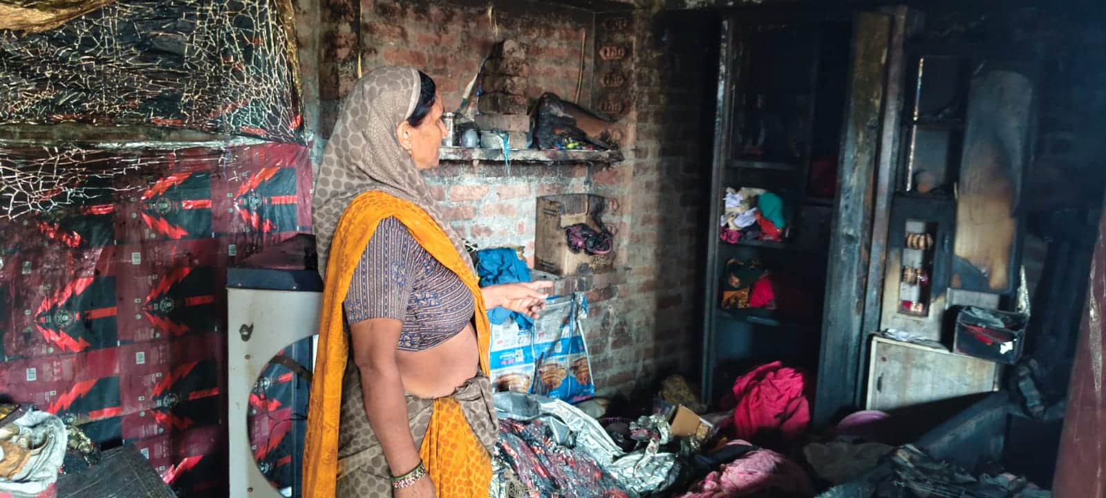 पूजा के दीपक से घर में लगी आग