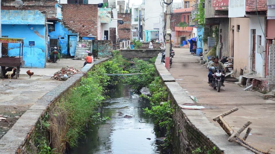 Open Drains Put Over 500,000 Agra Residents at Risk of Respiratory and Skin Diseases