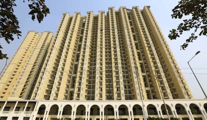 प्रतीक ग्रांड सोसाइटी की 27वीं मंजिल से कूदा छात्र, मौत