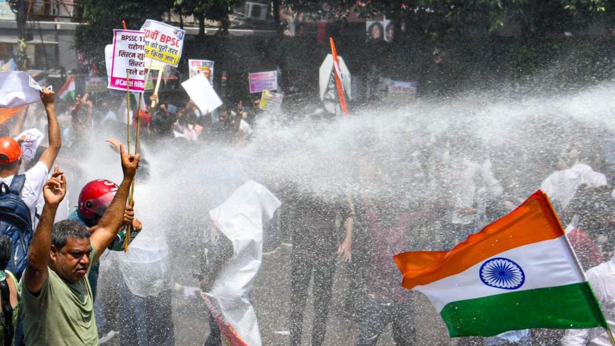 पटना छात्र आंदोलन : डाकबंगला चौराहे से छात्रों को पुलिस ने उठाया; प्रशांत किशोर ने कहा- मांगें जायज