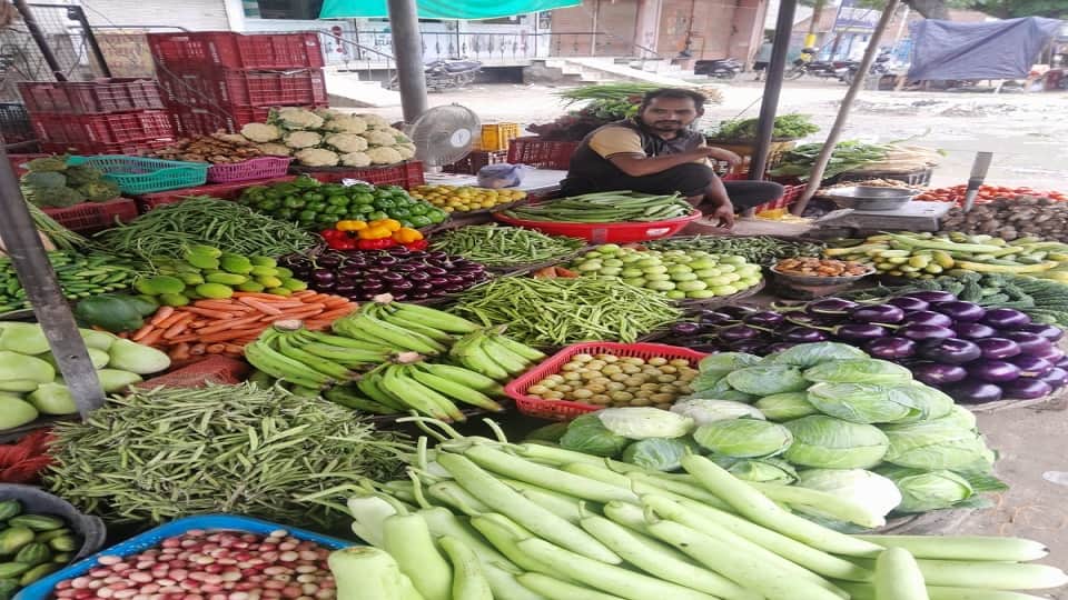 Vegetable prices rise due to taxes and commissions