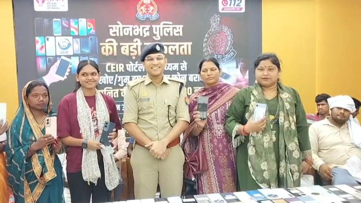Sonbhadra Police impressive feat 207 lost mobile phones worth ₹30 lakh recovered and returned to owners