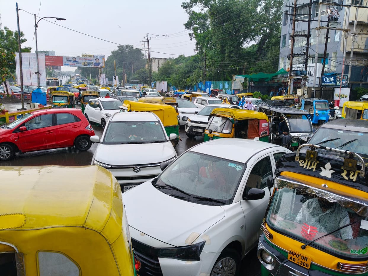 Indore: BJP displays its strength in Indore; motorists face a harrowing time as traffic jams occur across the