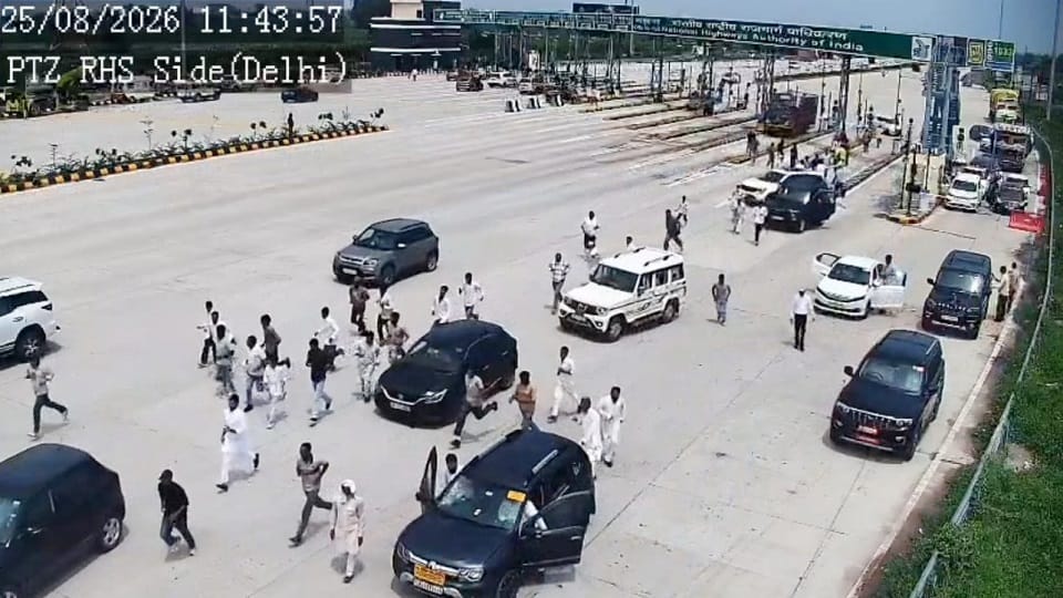 UP: BJP leader and workers beaten with sticks and rods at a toll plaza in Baghpat; five injured, FIR