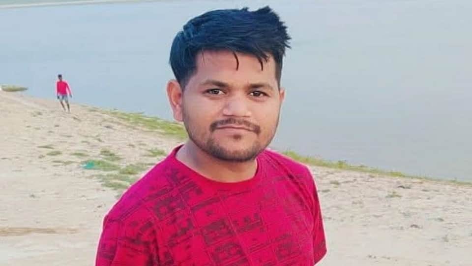 Gateman dies after being hit by a train in kashipur