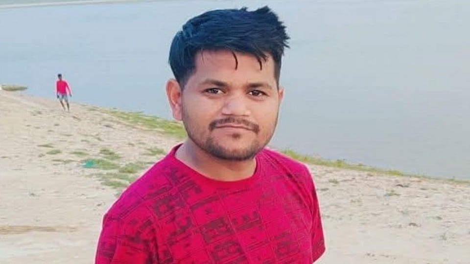 Gateman dies after being hit by a train in kashipur