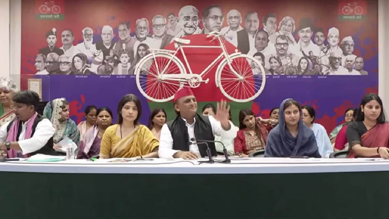 UP Politics Samajwadi Party SP Akhilesh Yadav Promises Scheme for Women event news